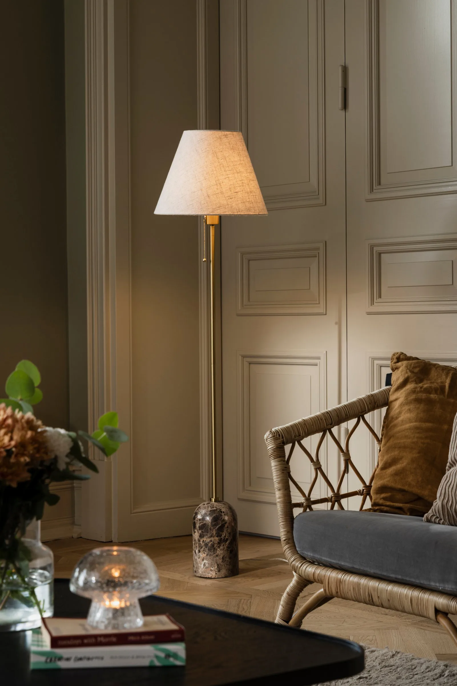 Gino floor lamp, Brown marble Globen Lighting