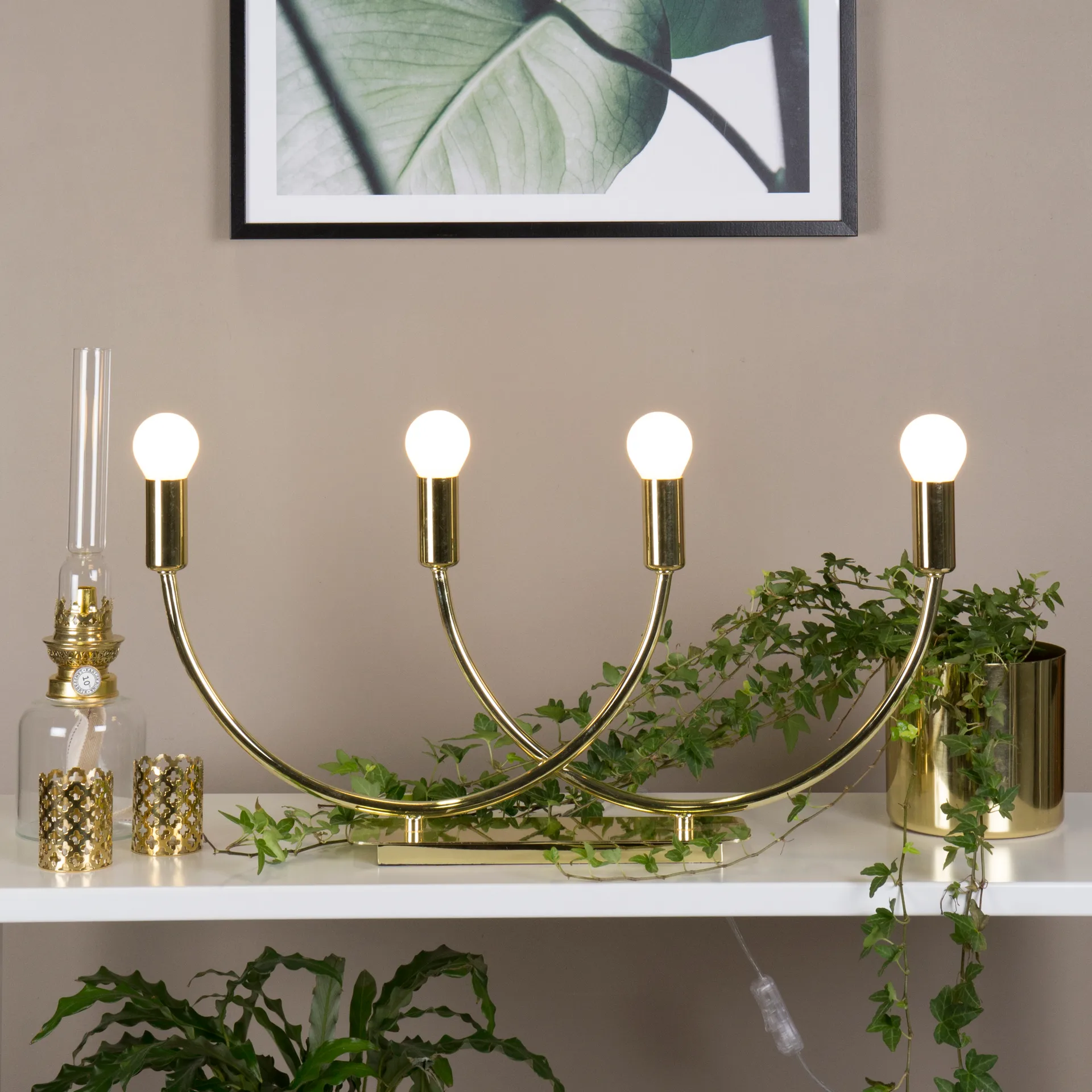 Grace table lamp, brass Globen Lighting