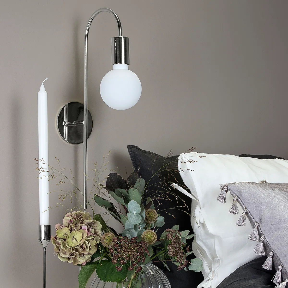 Grace wall lamp, chrome Globen Lighting