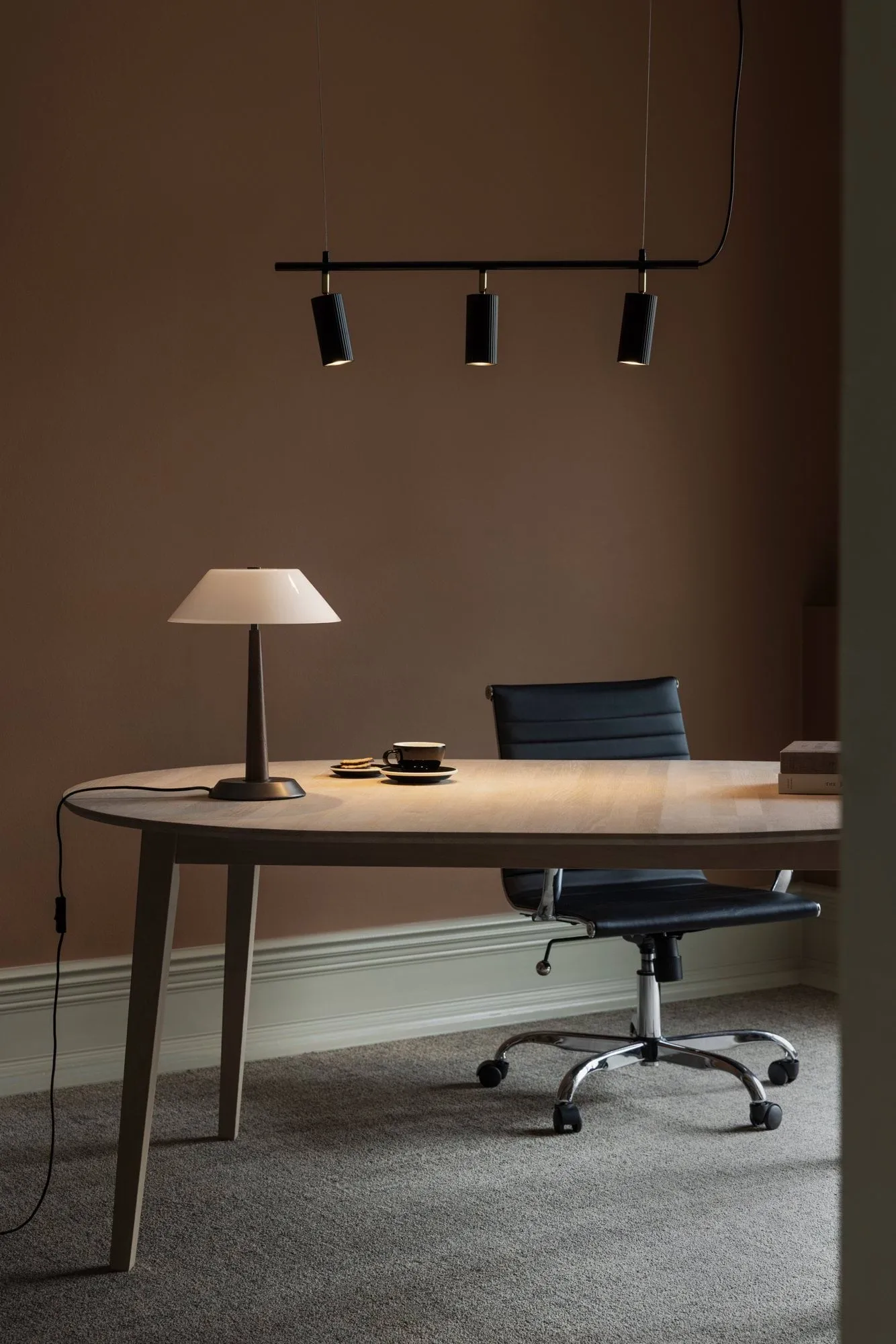 Hubble 3 Long ceiling lamp, Black Globen Lighting