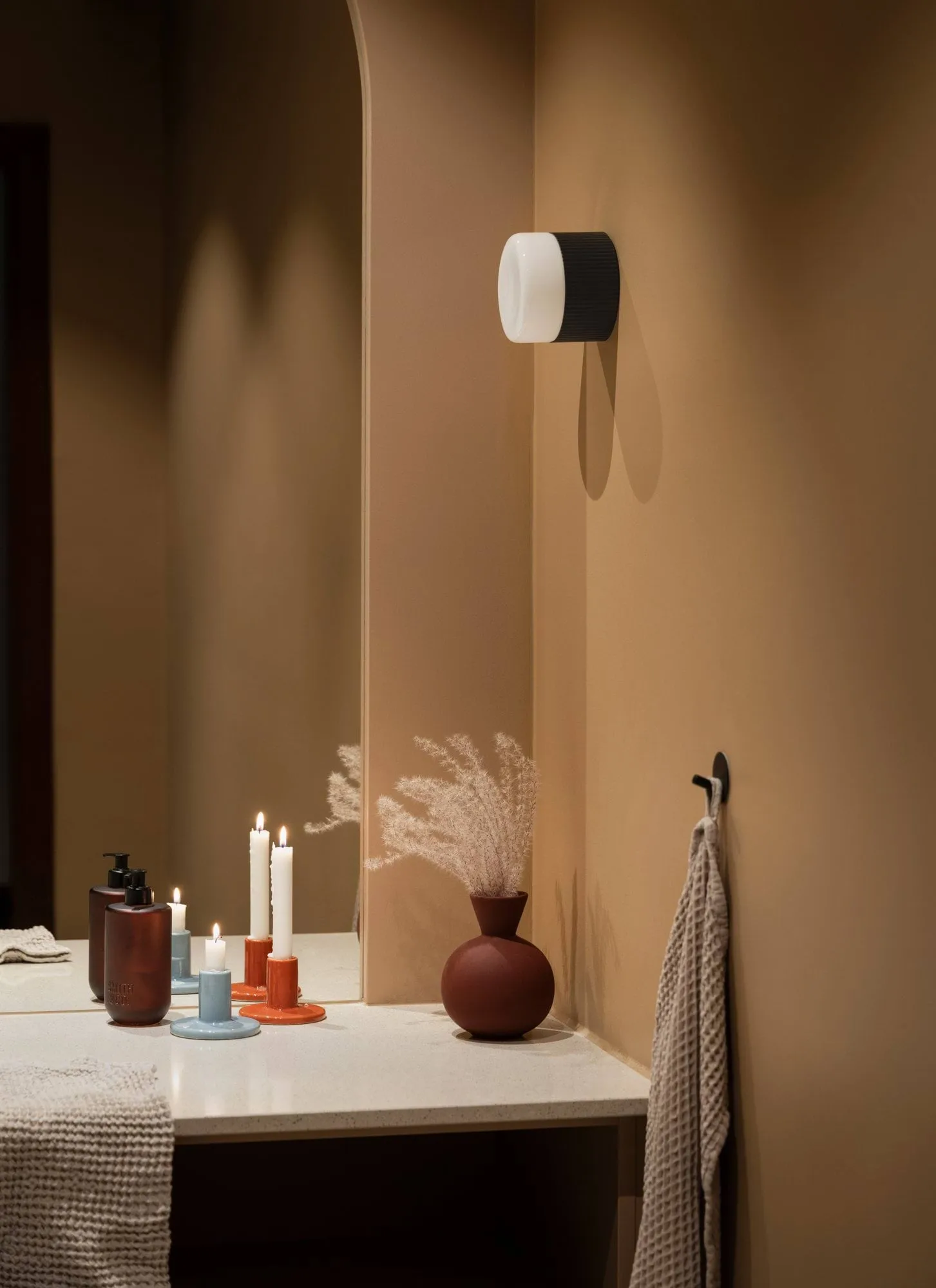 Hubble wall light, flush mount, White-black Globen Lighting