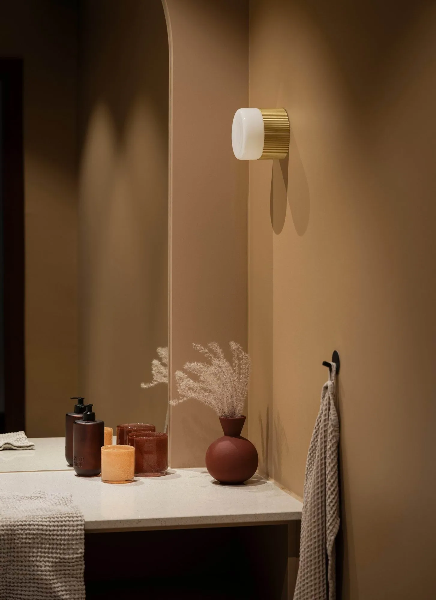 Hubble wall light, flush mount, White-gold Globen Lighting