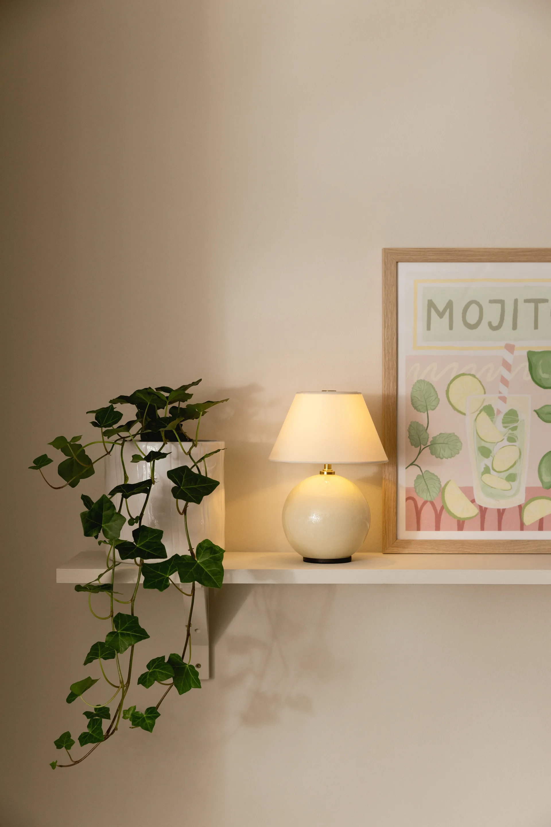 Iris 16 portable table lamp, Cream Globen Lighting