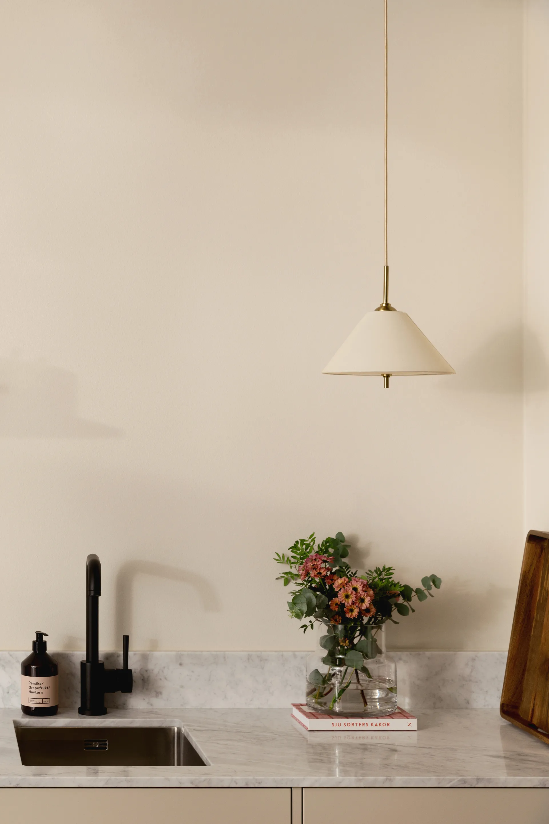 Iris pendant 25, Cream Globen Lighting