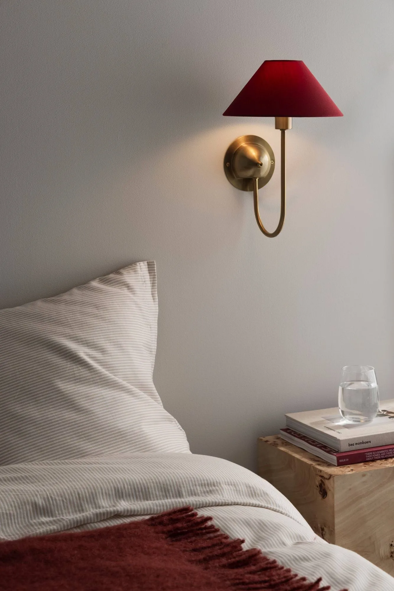 Iris wall lamp, Burgundy Globen Lighting