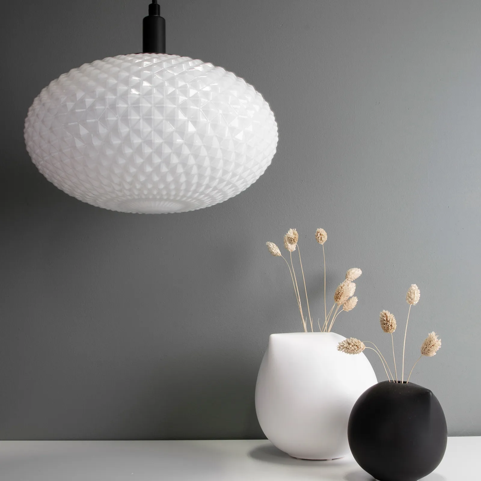 Jackson pendant lamp Ø28 cm, white-black Globen Lighting