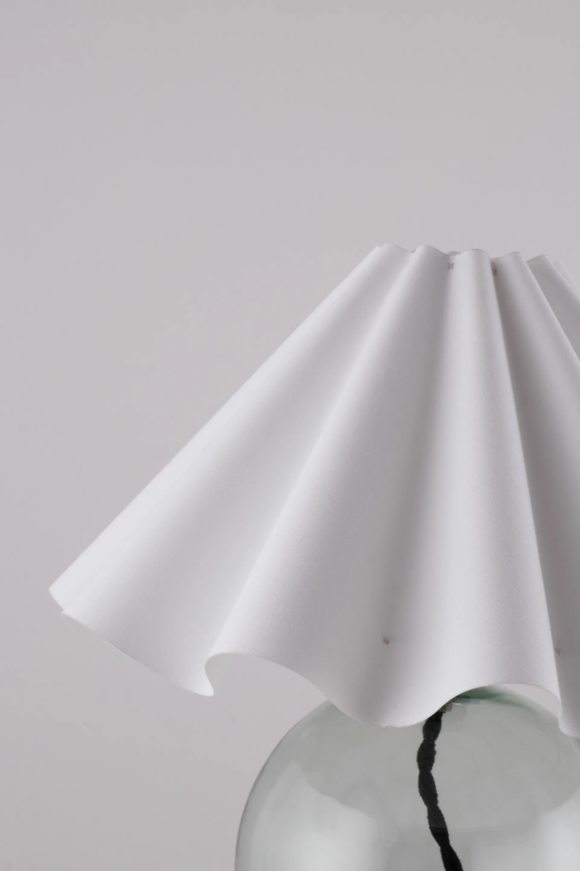 Judith table lamp Ø30 cm, Green-white Globen Lighting