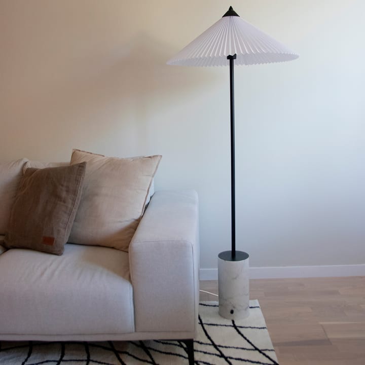 Matisse floor lamp 150 cm - Black-white - Globen Lighting
