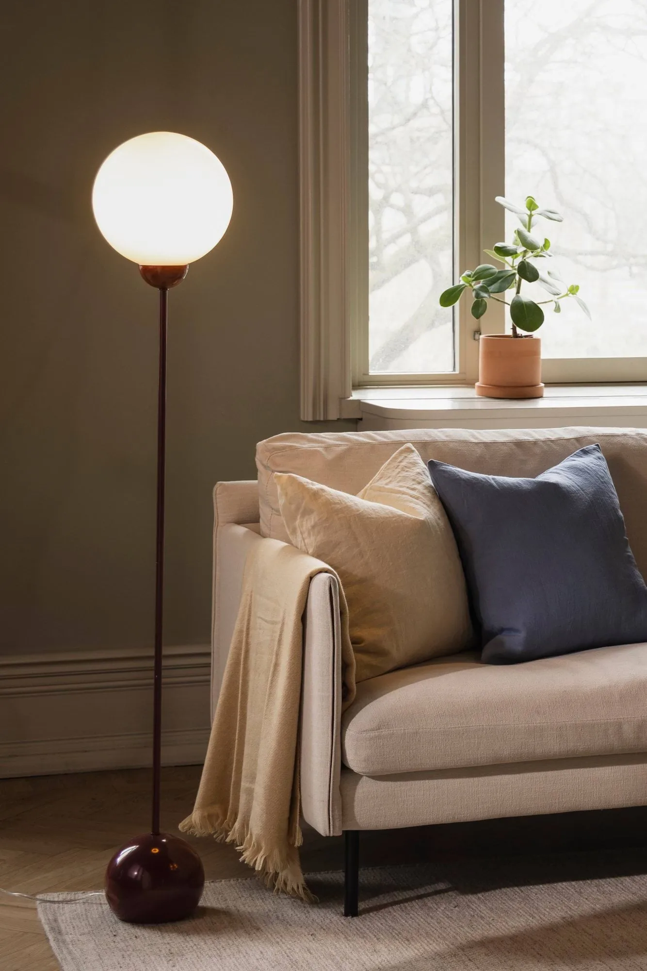 Ripley floor lamp, Burgundy Globen Lighting