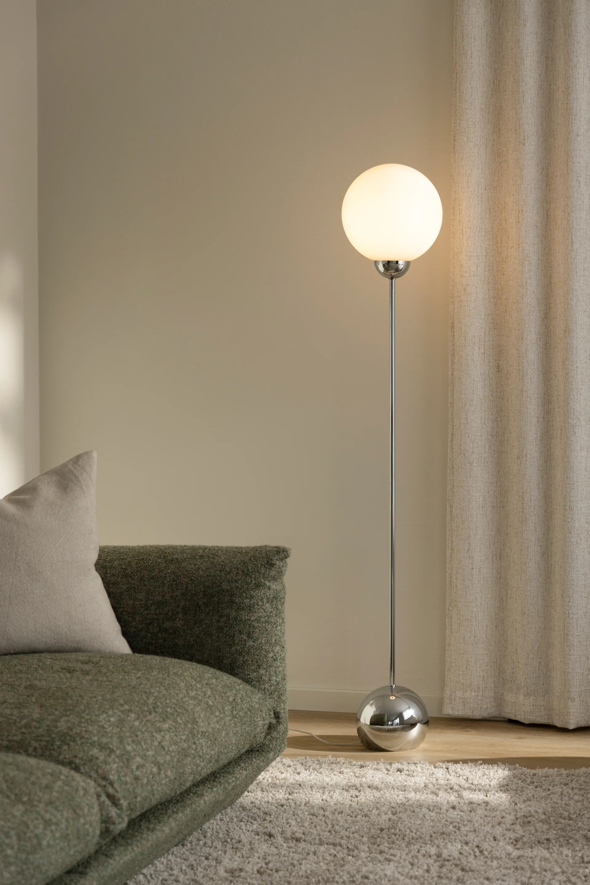 Ripley floor lamp, Chrome Globen Lighting