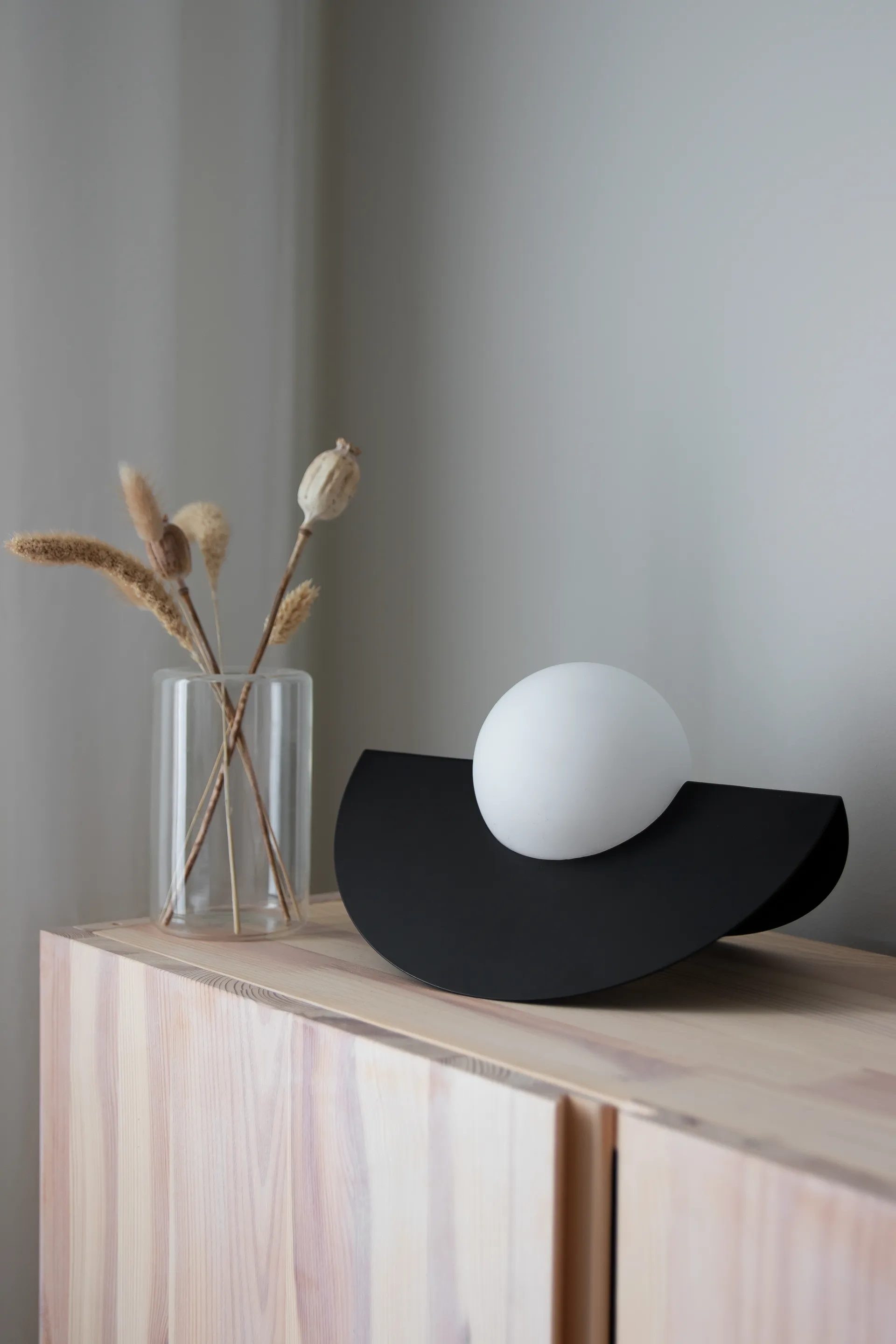 Roccia table lamp, Black Globen Lighting