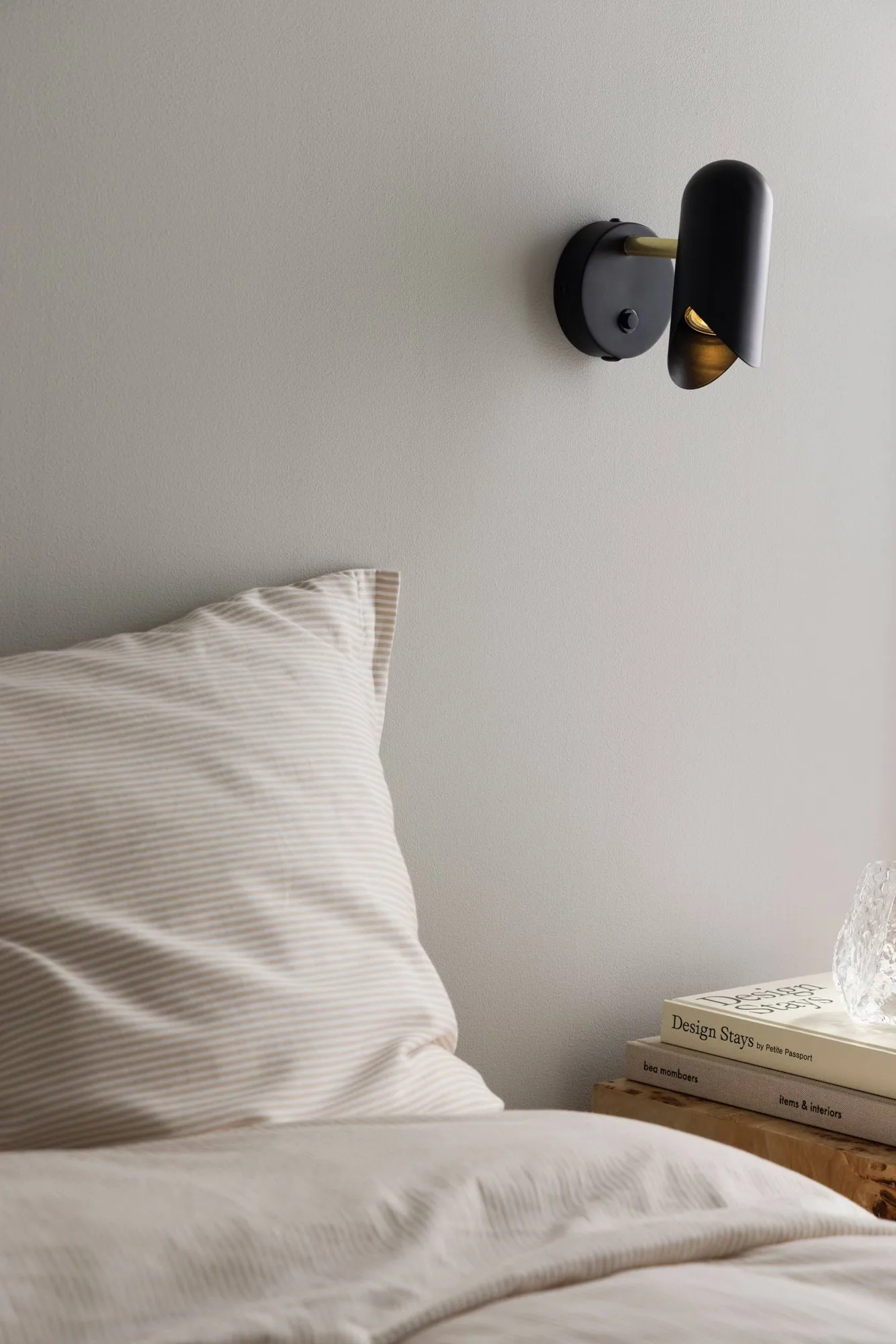 Savoy wall lamp, Black Globen Lighting