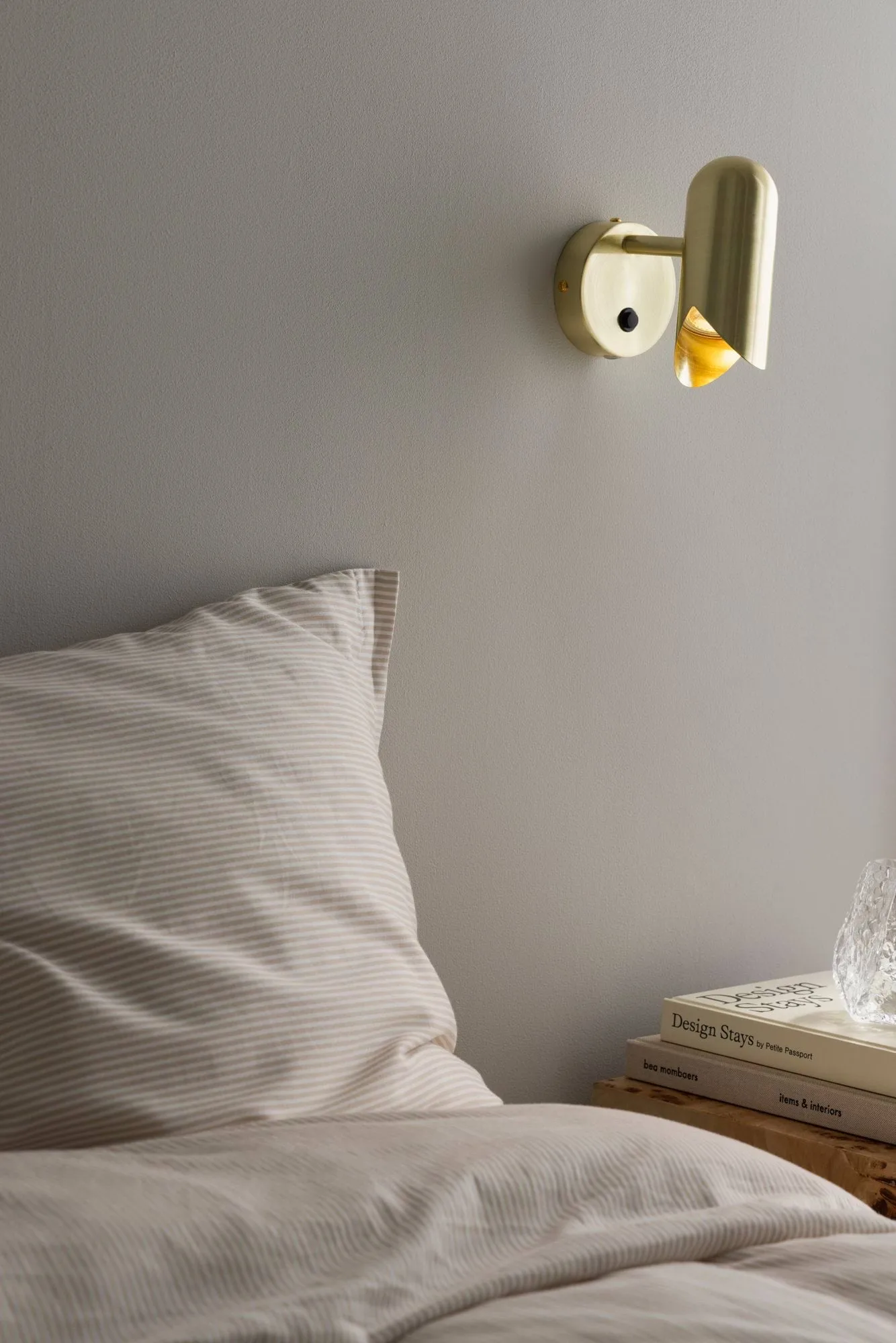 Savoy wall lamp, Gold-coloured Globen Lighting