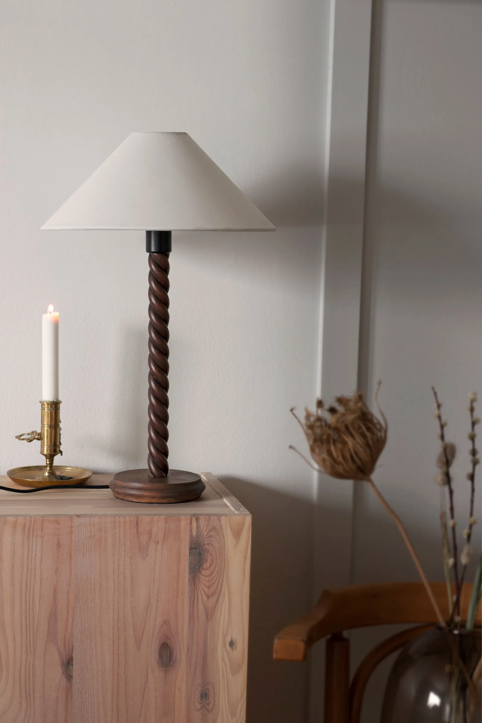 Willow lamp base 38 cm, Walnut Globen Lighting