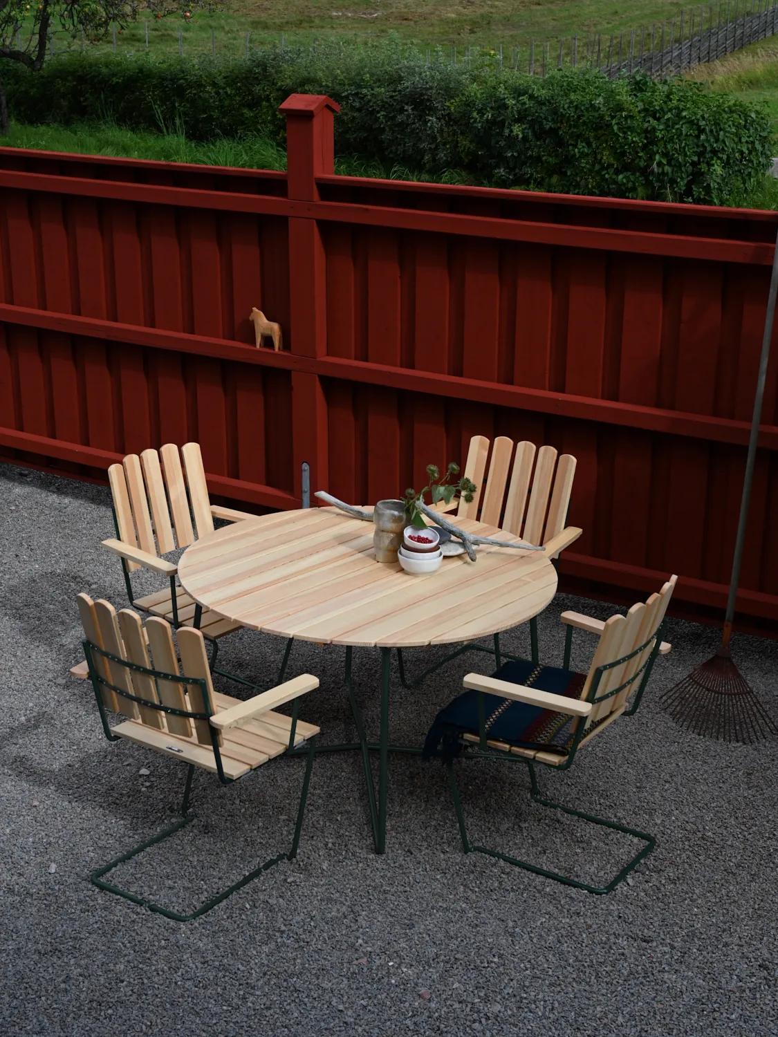 9A dining table, Oiled pine-green, Ø120 cm Grythyttan Stålmöbler