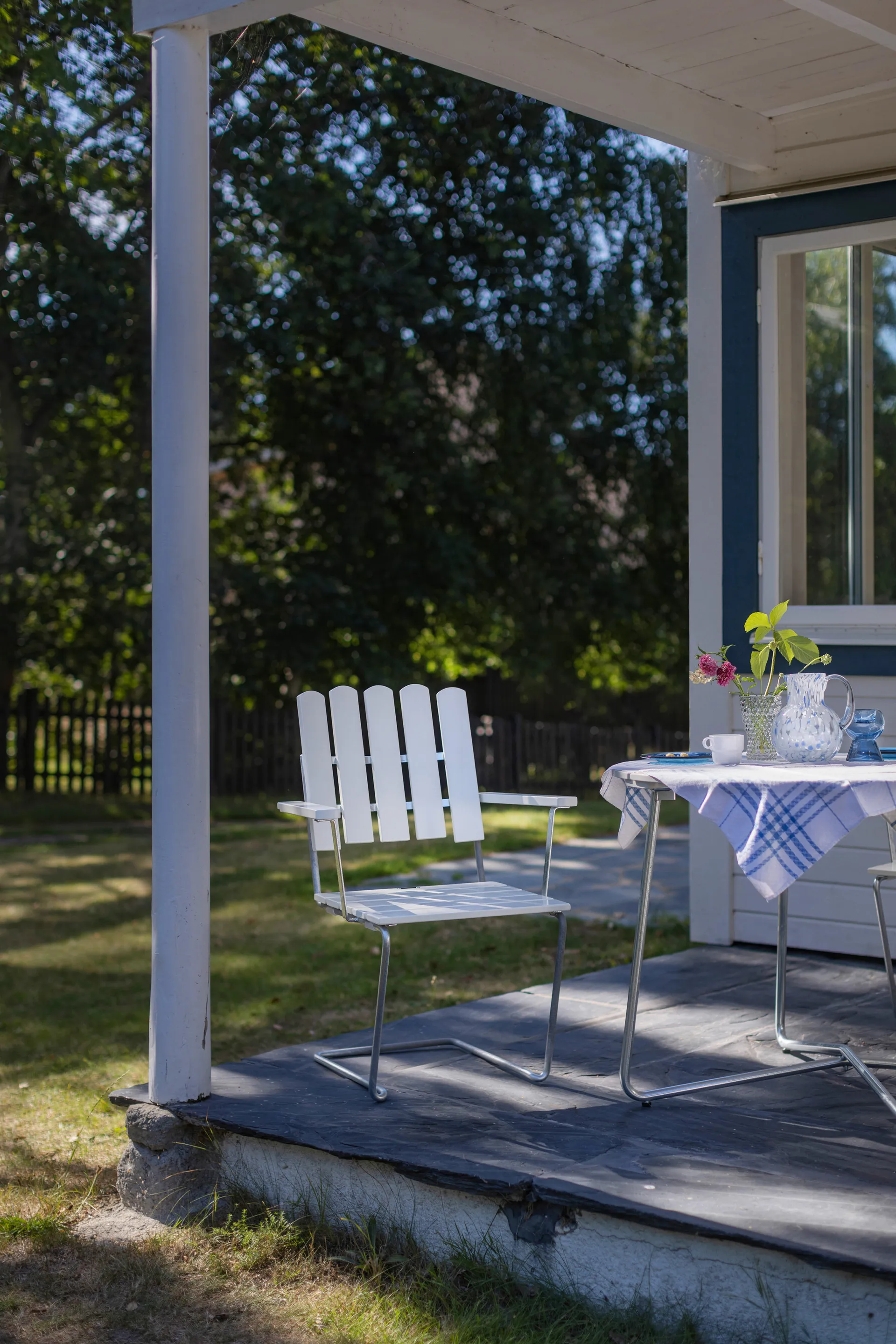 A2 armchair, White lacquer oak-hot-dip galvanized Grythyttan Stålmöbler