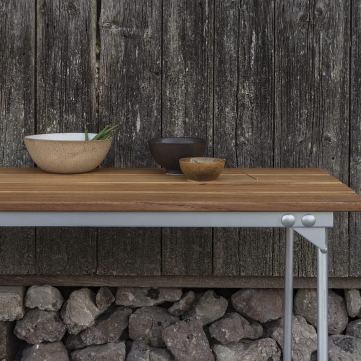 Bänk 8 bench - White lacquer oak-hot-dip galvanized steel stand - Grythyttan Stålmöbler