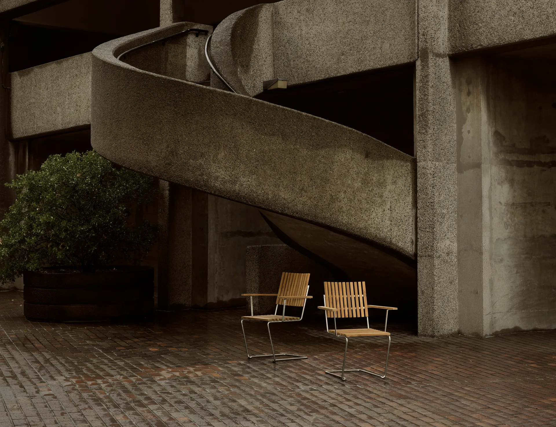 Bovik armchair, Teak-hot-dip galvanized frame Grythyttan Stålmöbler