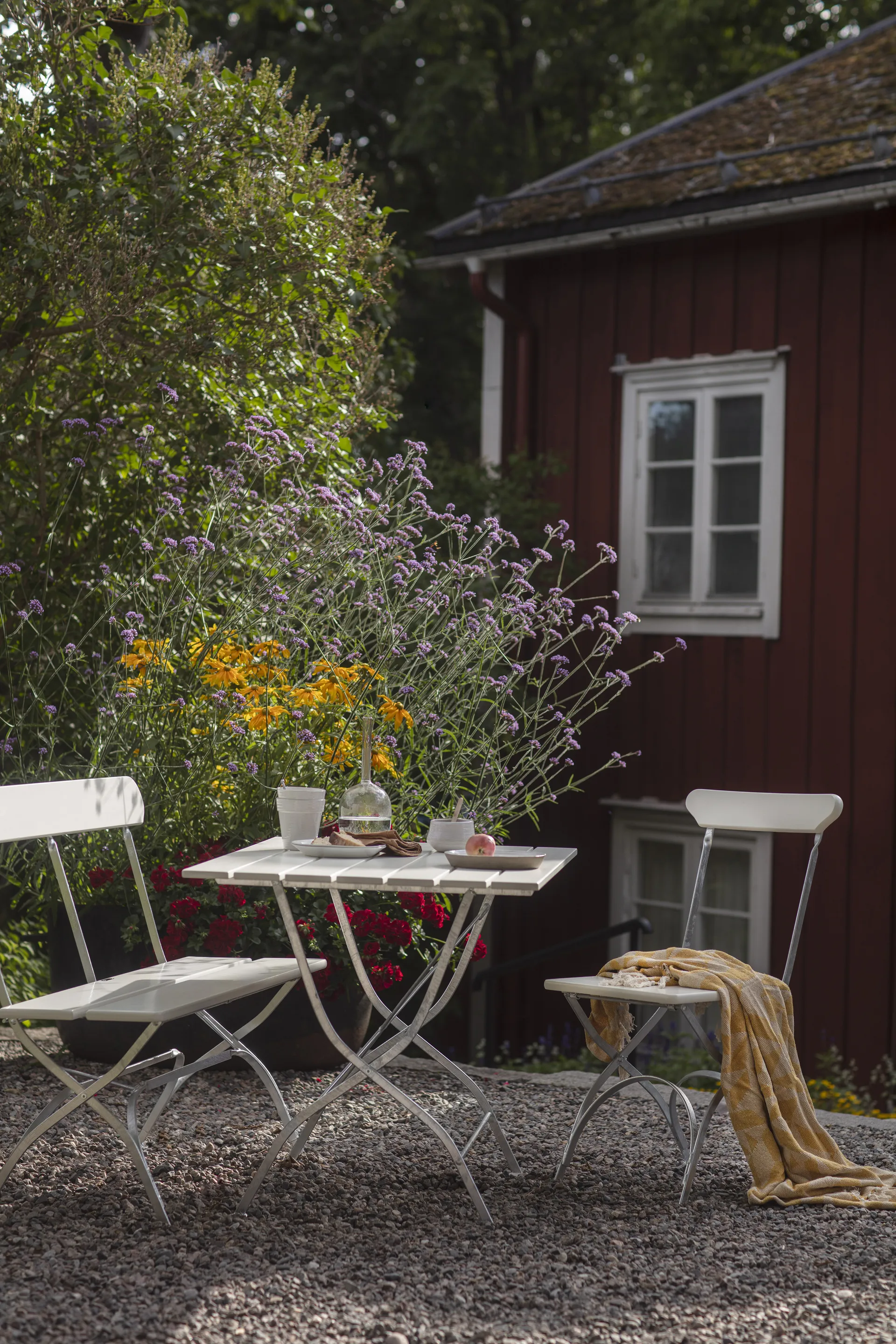 Bryggeri table, White lacquer oak-hot-dip galvanized Grythyttan Stålmöbler