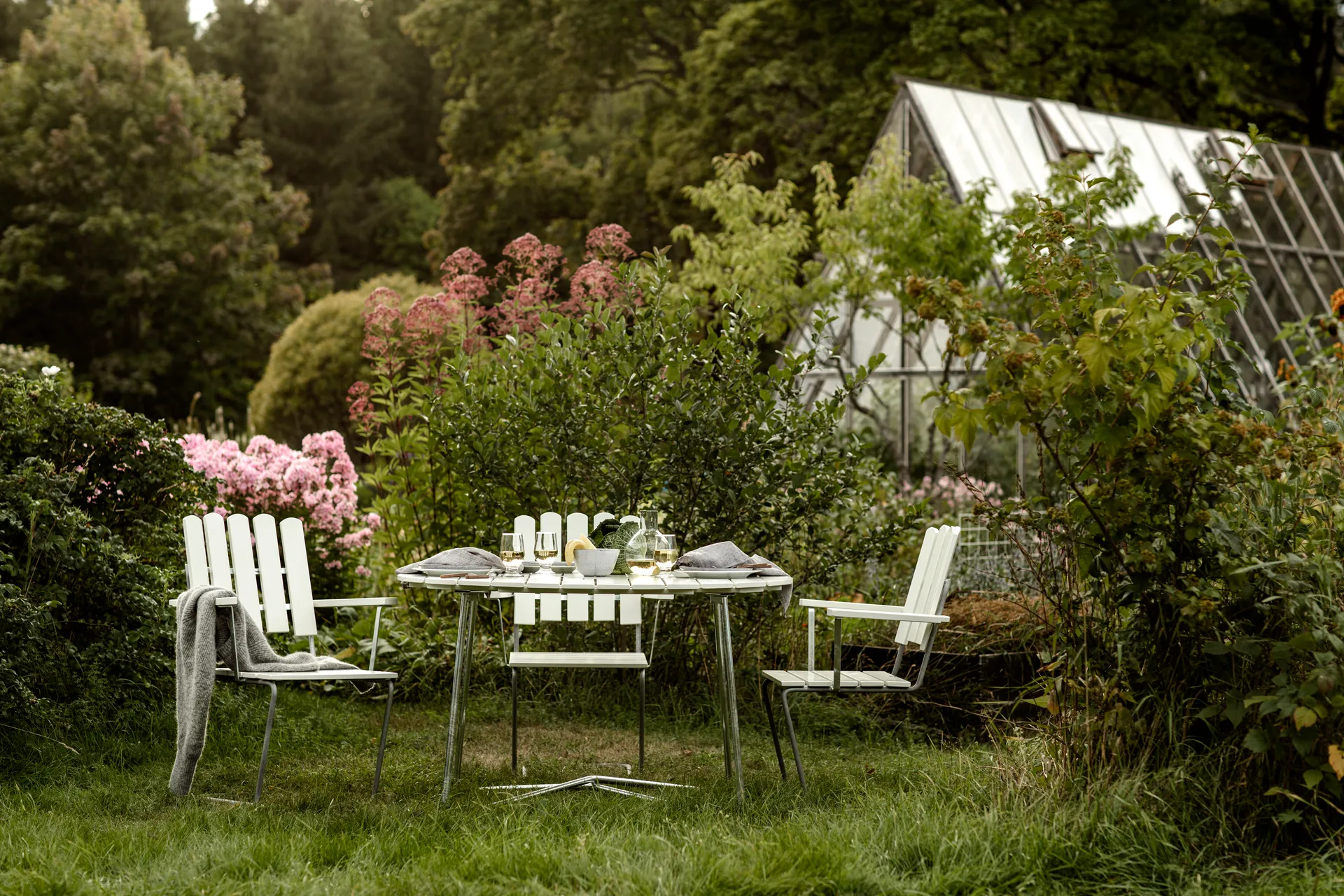 Grythyttan dining set white 9A Ø120cm + 5pcs A2,  Grythyttan Stålmöbler