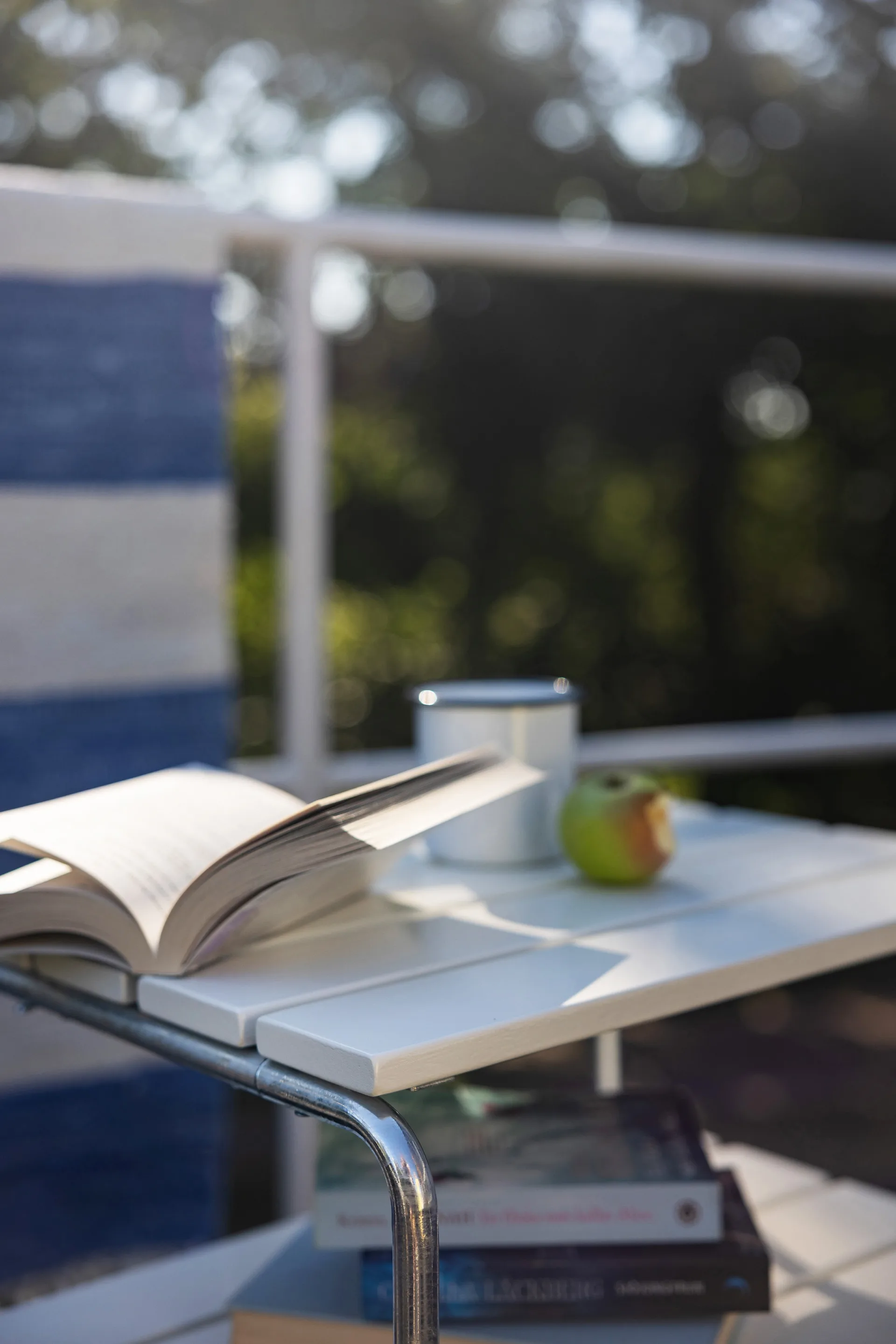 Grythyttan side table, White lacquer oak-hot-dip galvanized stand Grythyttan Stålmöbler