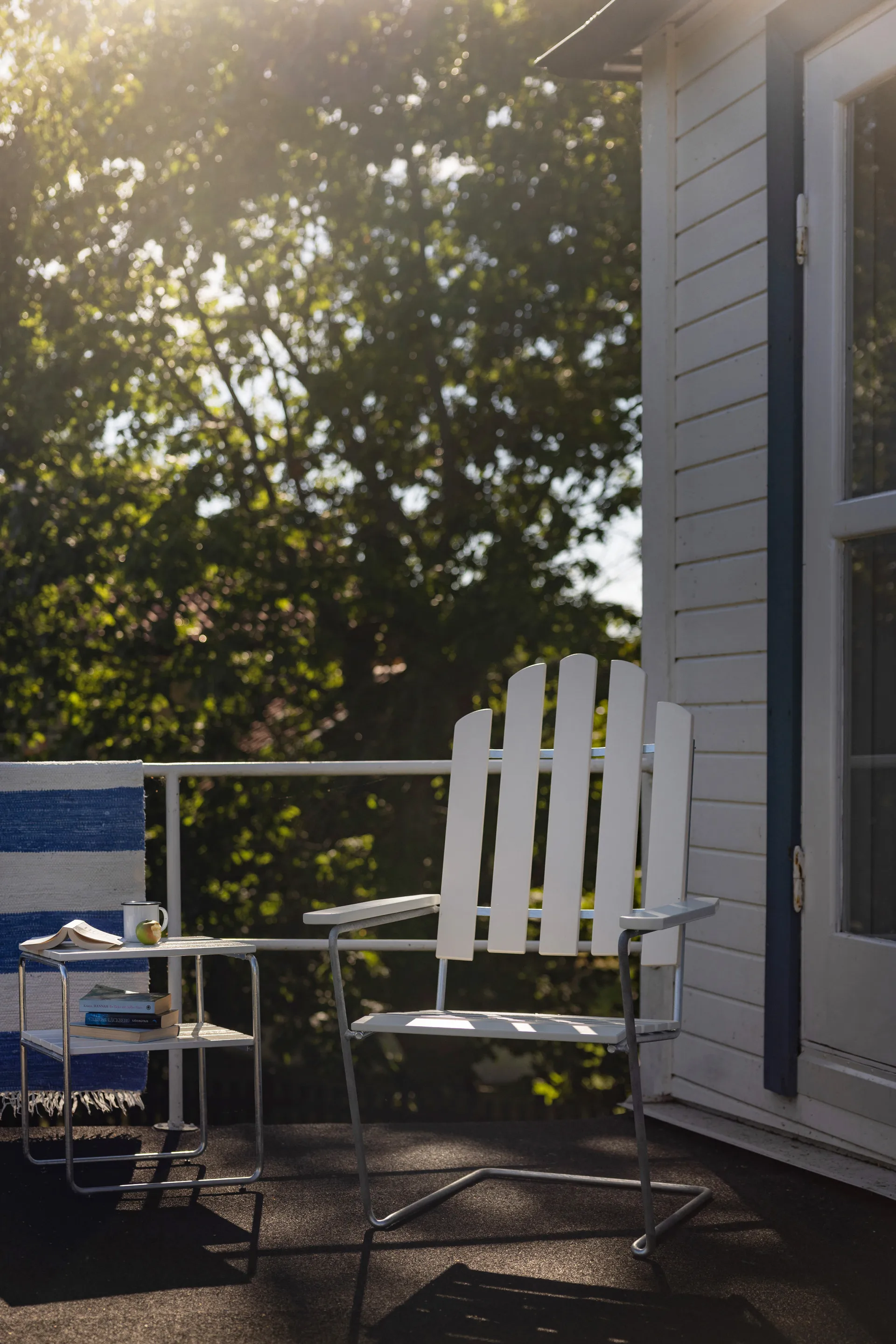 Grythyttan side table, White lacquer oak-hot-dip galvanized stand Grythyttan Stålmöbler