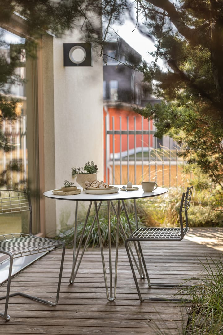 High Tech table, ø90 cm - White-hot-dip galvanized stand - Grythyttan Stålmöbler