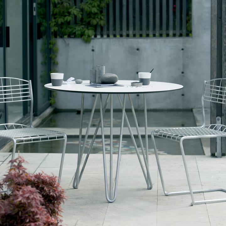High Tech table, ø90 cm - White-hot-dip galvanized stand - Grythyttan Stålmöbler
