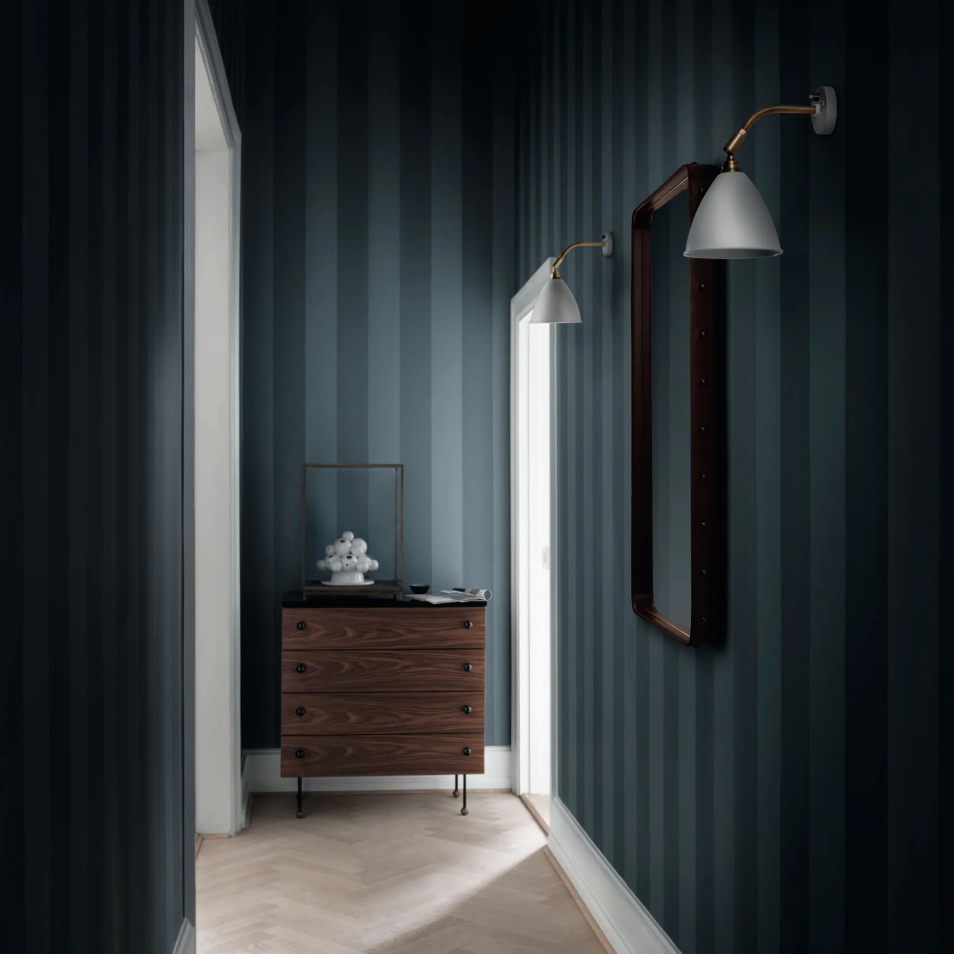 62 Dresser, American walnut, 6 drawers GUBI