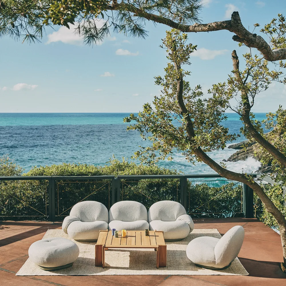 Atmosfera coffee table 113x110 cm, Teak GUBI