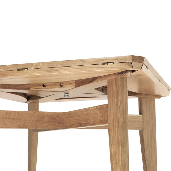 B-Table dining table - Oak matte lacqured - GUBI