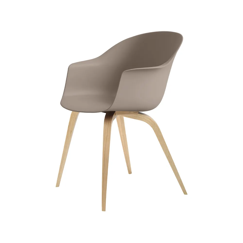 GUBI Bat Chair New beige, matte lacquered oak legs | Scandinavian Design | Chairs | Beige