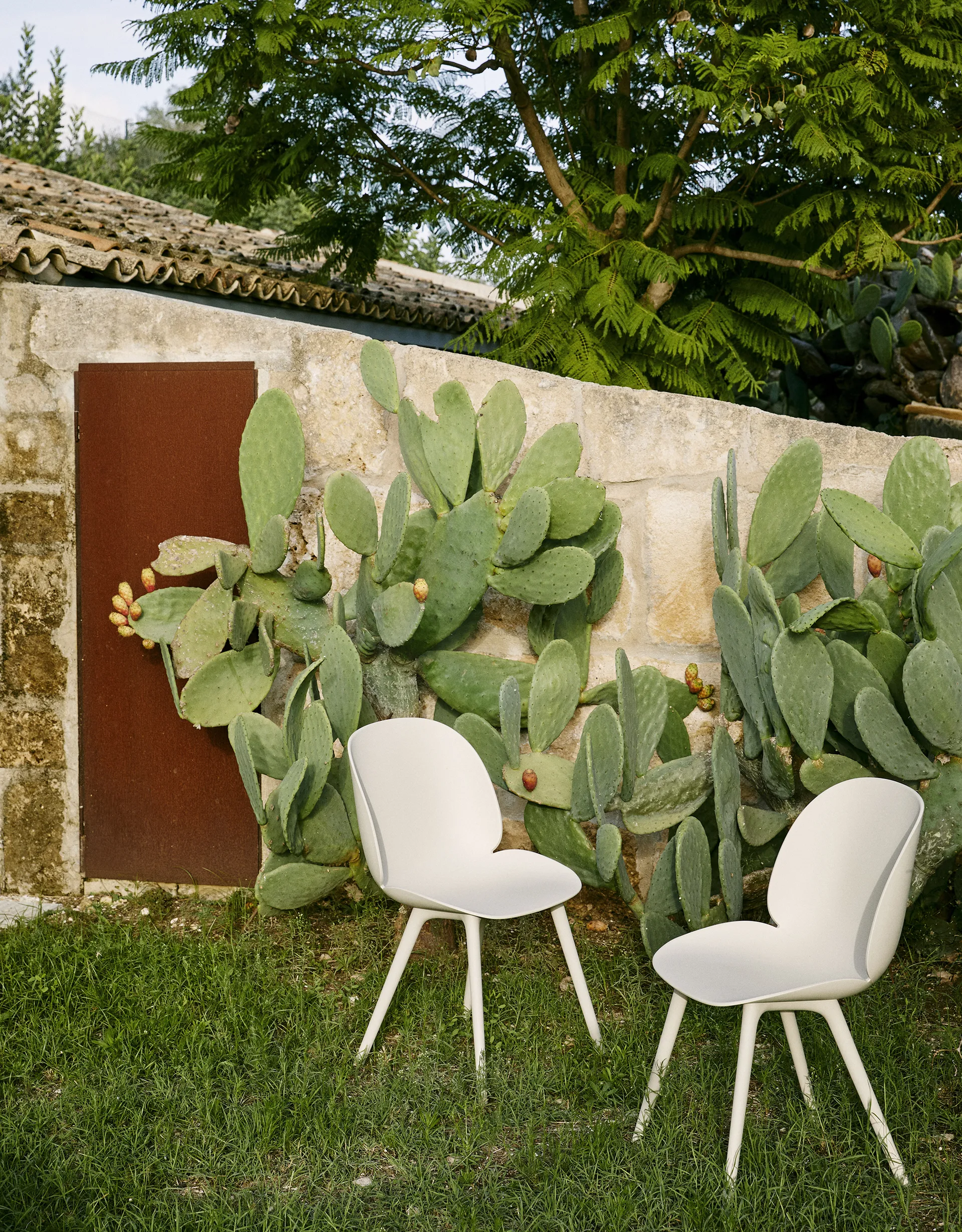 Beetle Dining Outdoor chair, Alabaster white GUBI