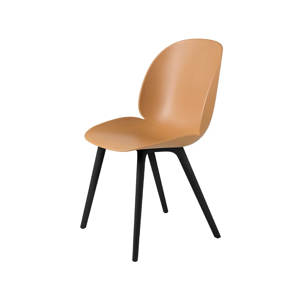 GUBI Beetle Plastic chair Amber brown, black leg | Scandinavian Design | Chairs | Brown
