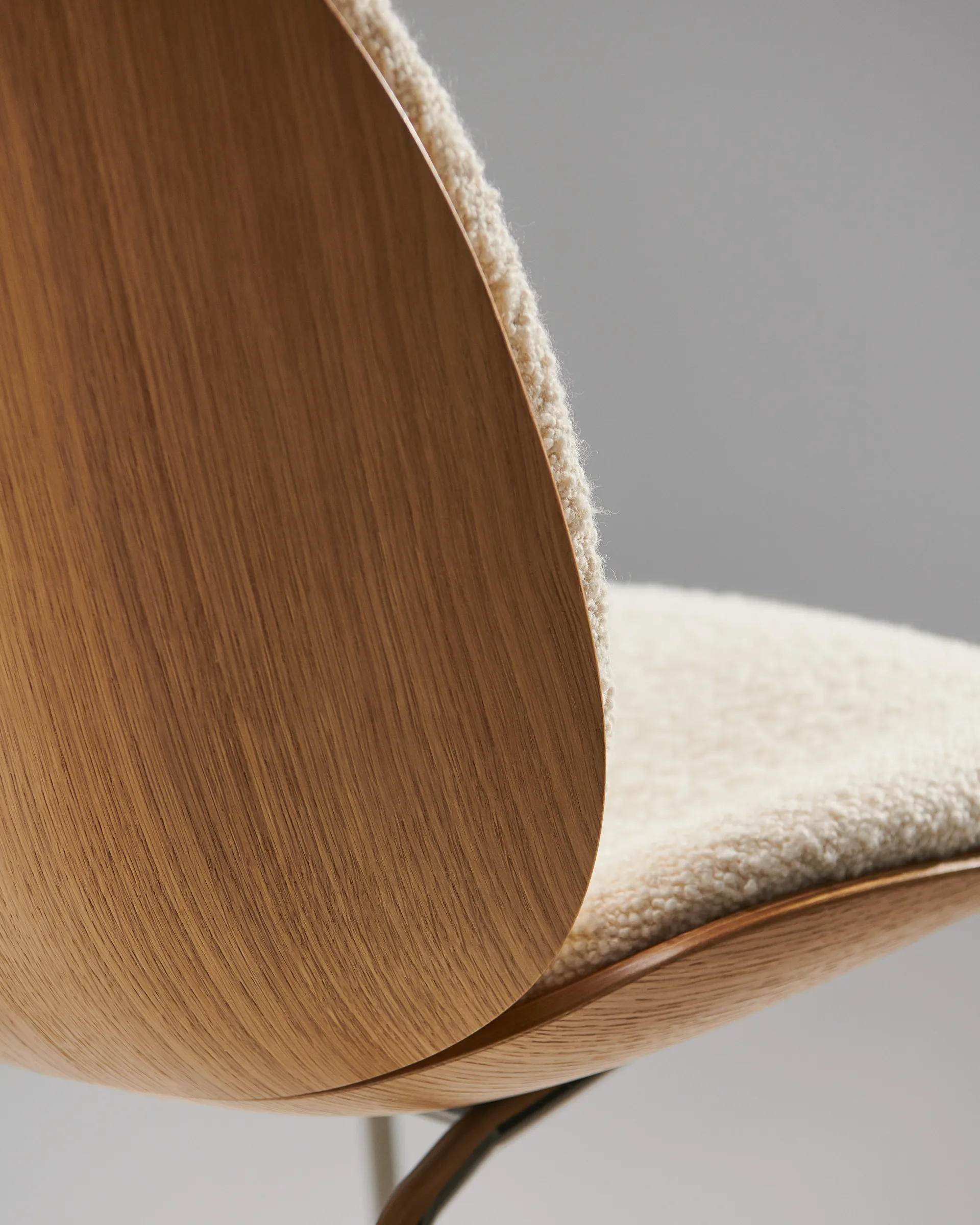 Beetle upholstered chair oak, Black-chrome-karakorum 001 GUBI