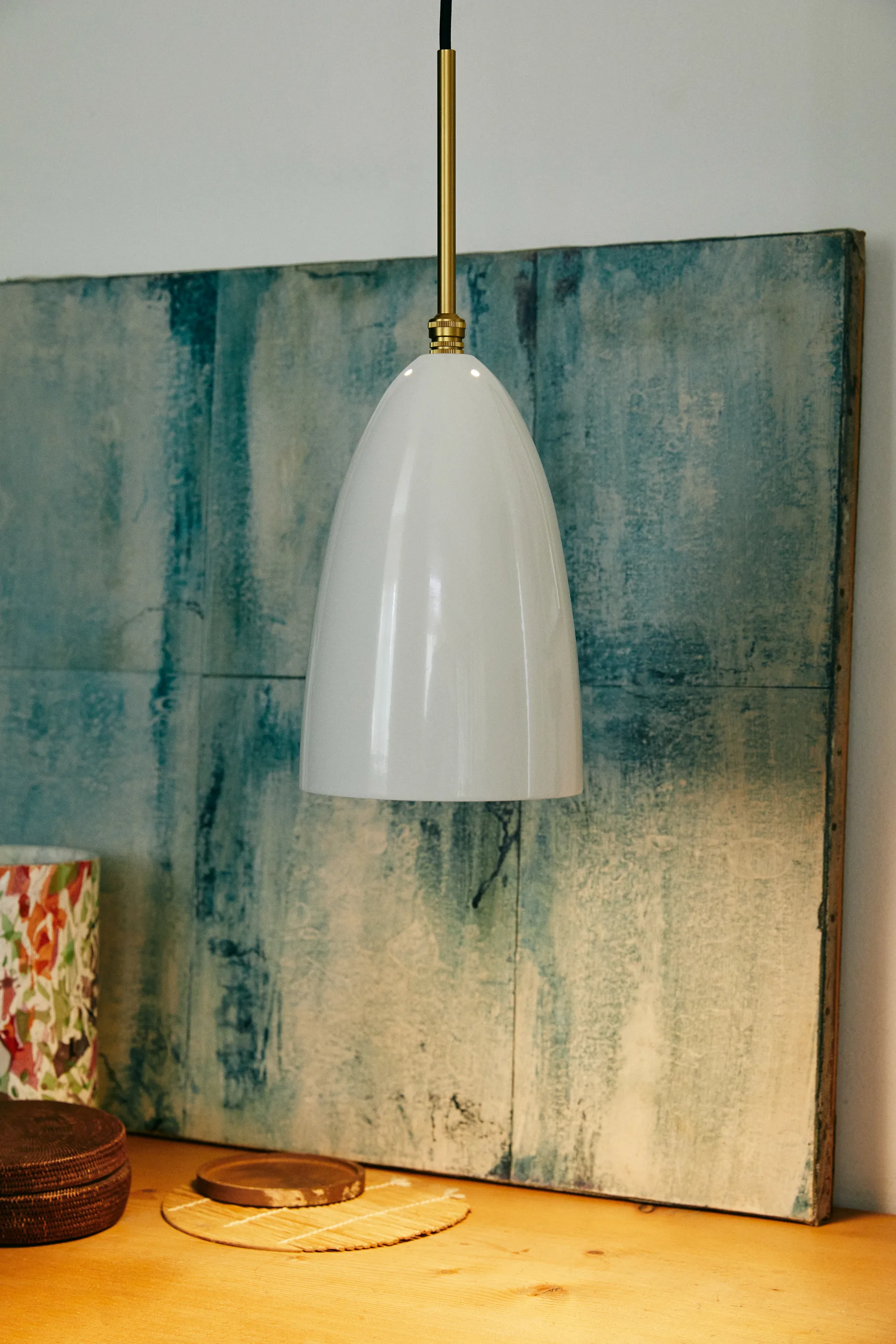Gräshoppa ceiling lamp glossy, Alabaster white-brass GUBI