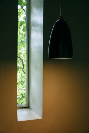 Gräshoppa ceiling lamp glossy - Black-brass - Gubi