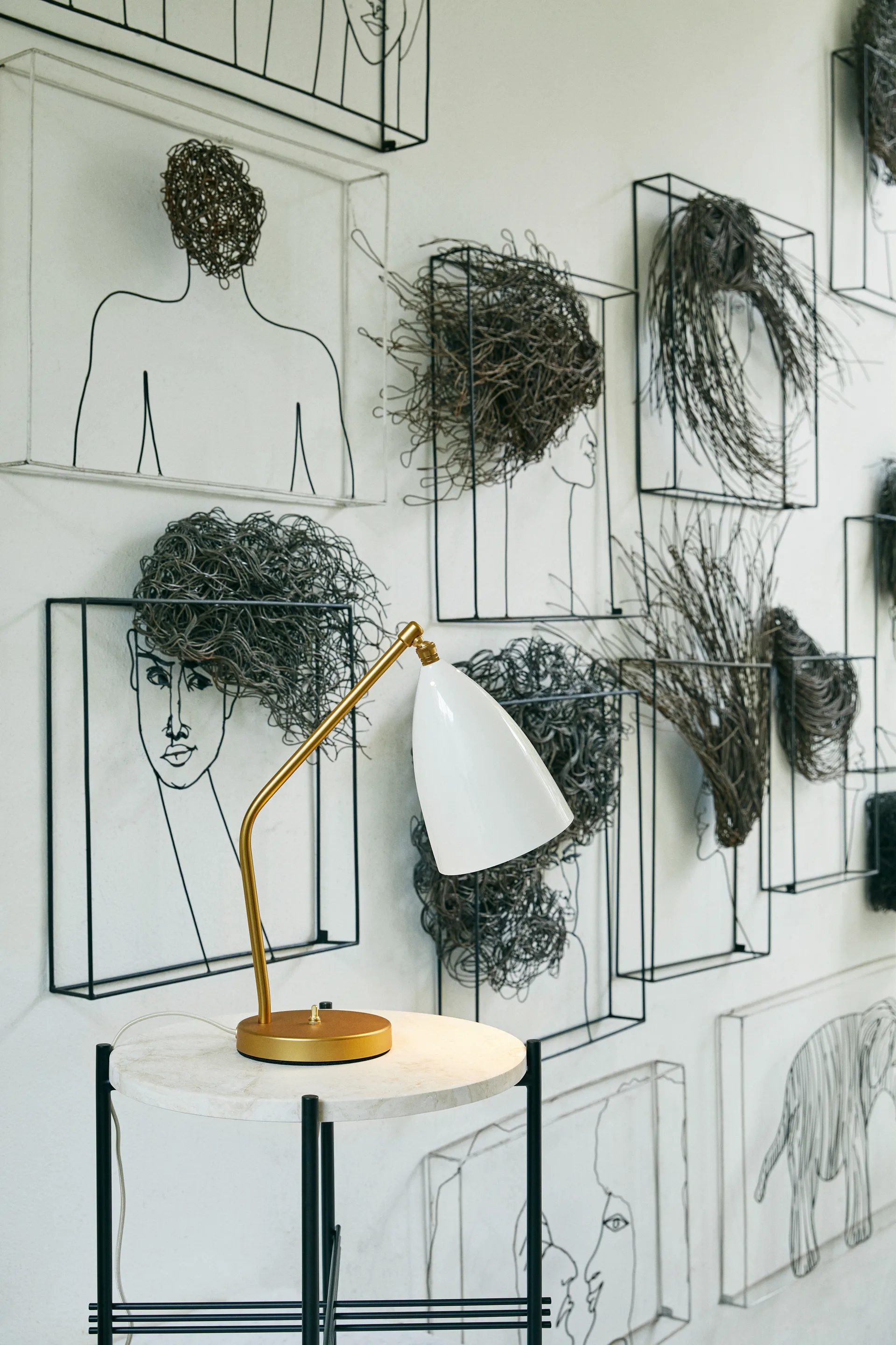 Gräshoppa table lamp glossy, Alabaster white-brass GUBI