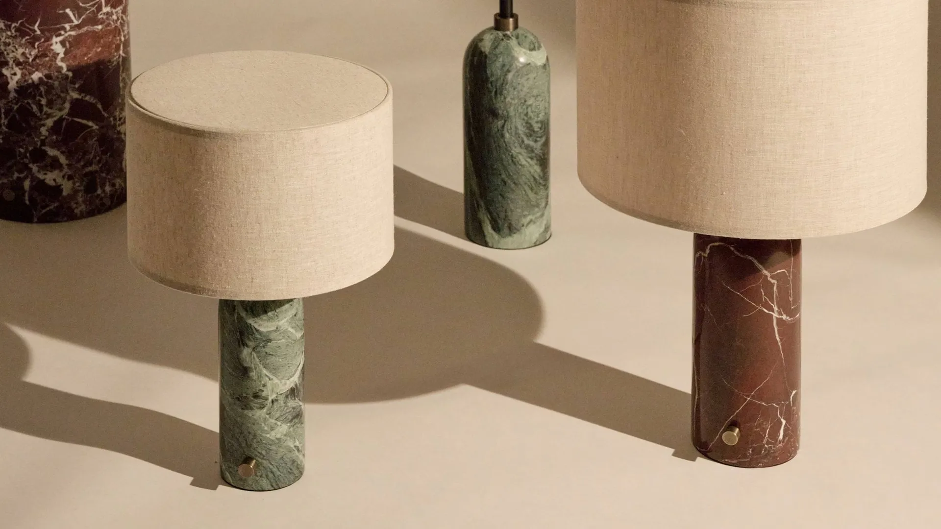 Gravity S table lamp, Maroon marble-white GUBI