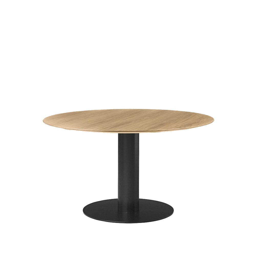 Gubi 2.0 dining table Oak. o130. black stand | Scandinavian Design | Dining tables | Beige