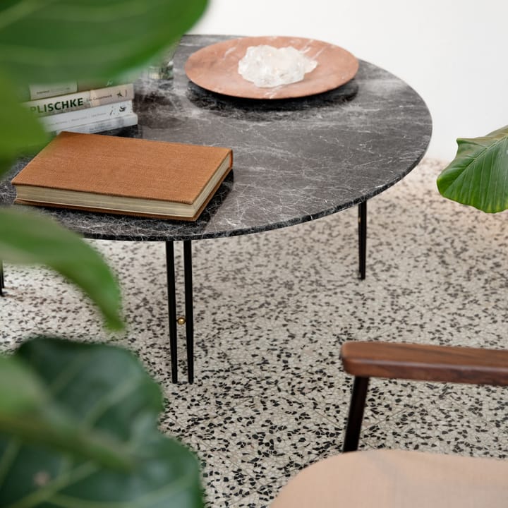 IOI coffee table - White carrara marble, ø70, black base - GUBI