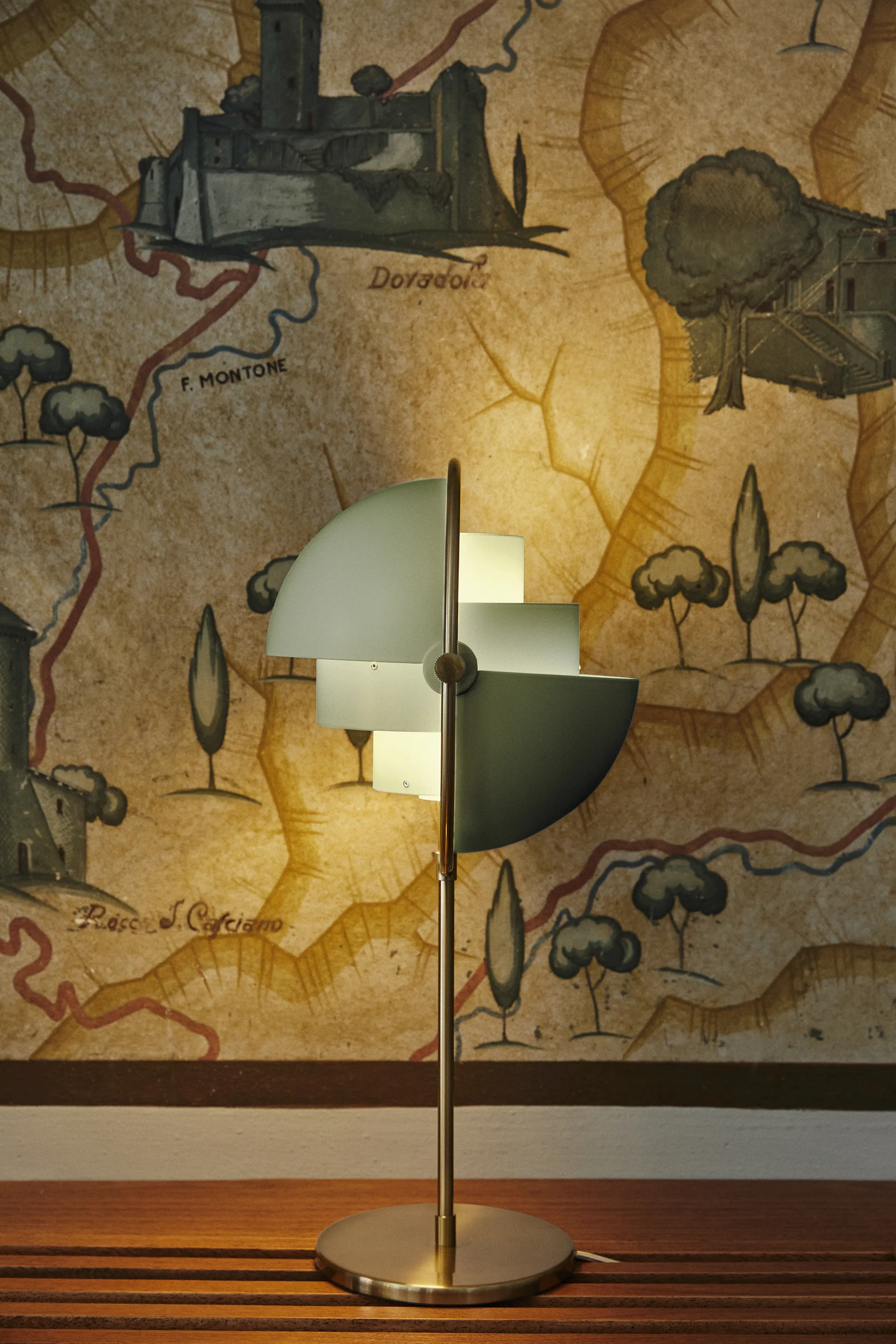 Multi-Lite table lamp, Brass-desert sage GUBI