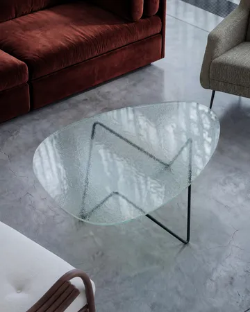 Pedrera sofa table - Black semi-matte–structured glass transparent - GUBI