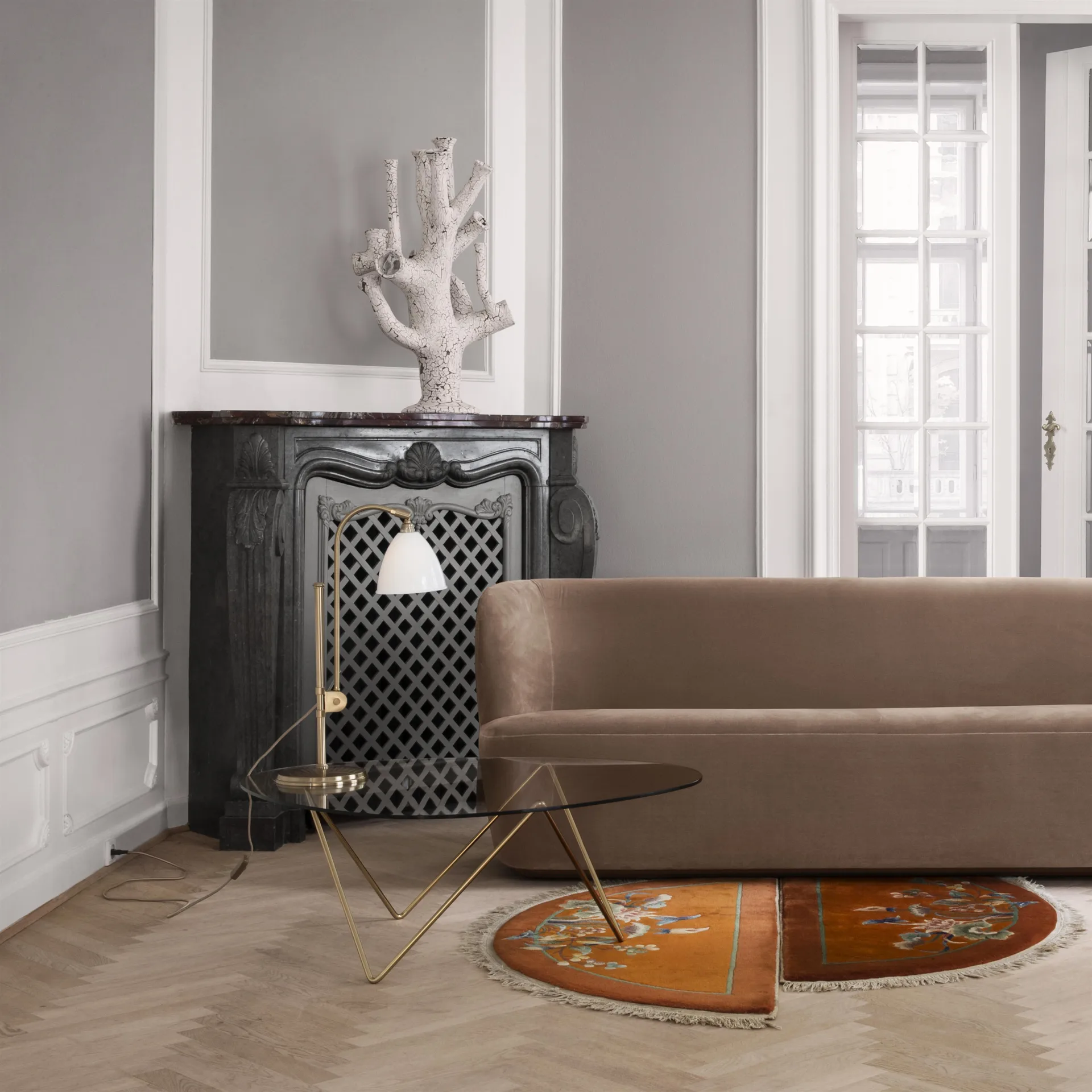 Pedrera sofa table, Brass GUBI