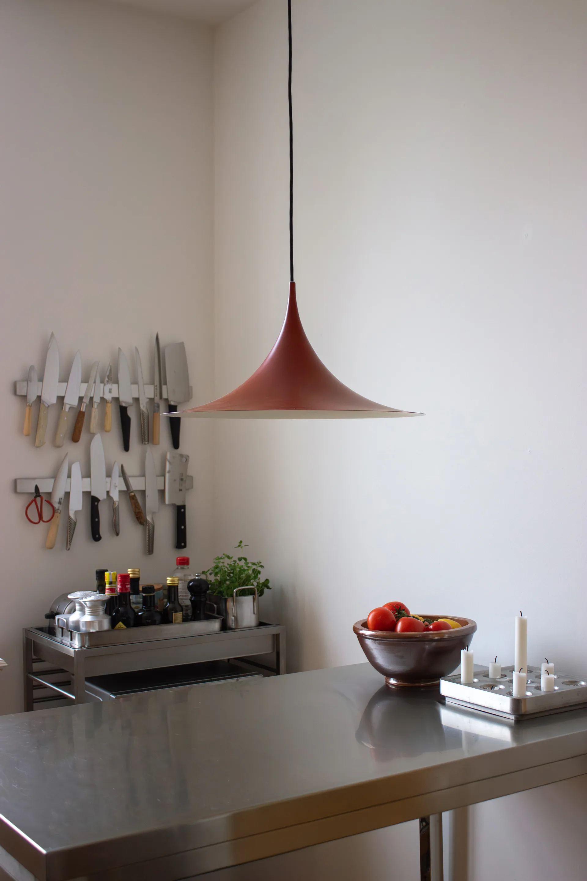 Semi lamp Ø 47 cm, Special Edition Auburn Red semi matt GUBI