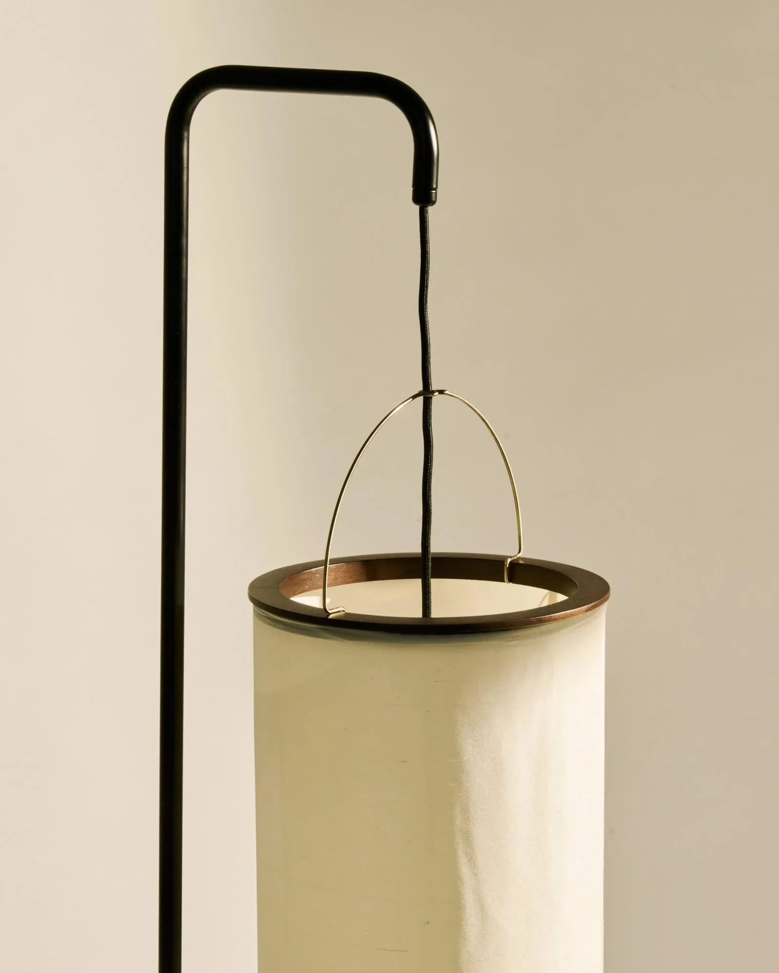 Silk Lantern floor lamp, Natural white silk-semi matt black, 163 cm GUBI