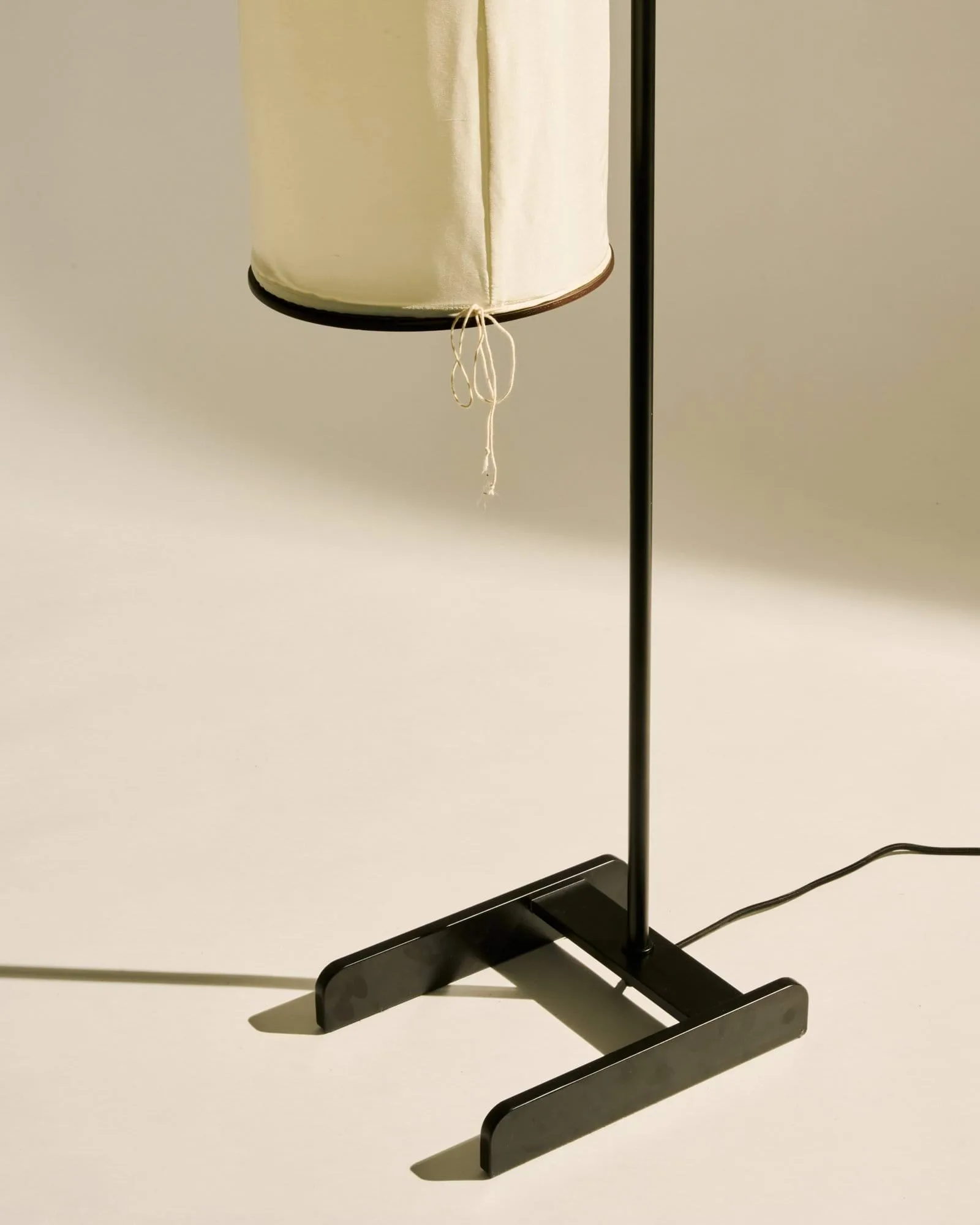 Silk Lantern floor lamp, Natural white silk-semi matt black, 163 cm GUBI