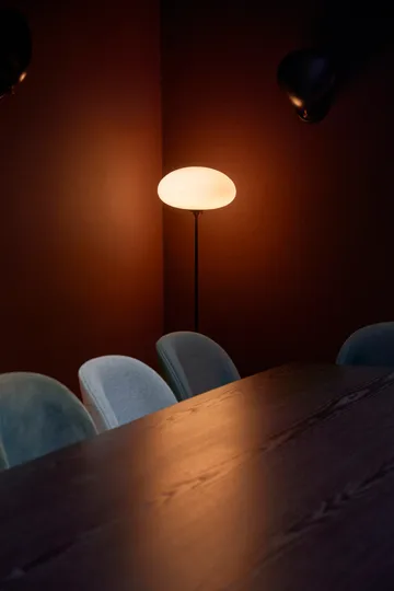 Stemlite floor lamp - Black chrome-opal glass, 110 cm - GUBI