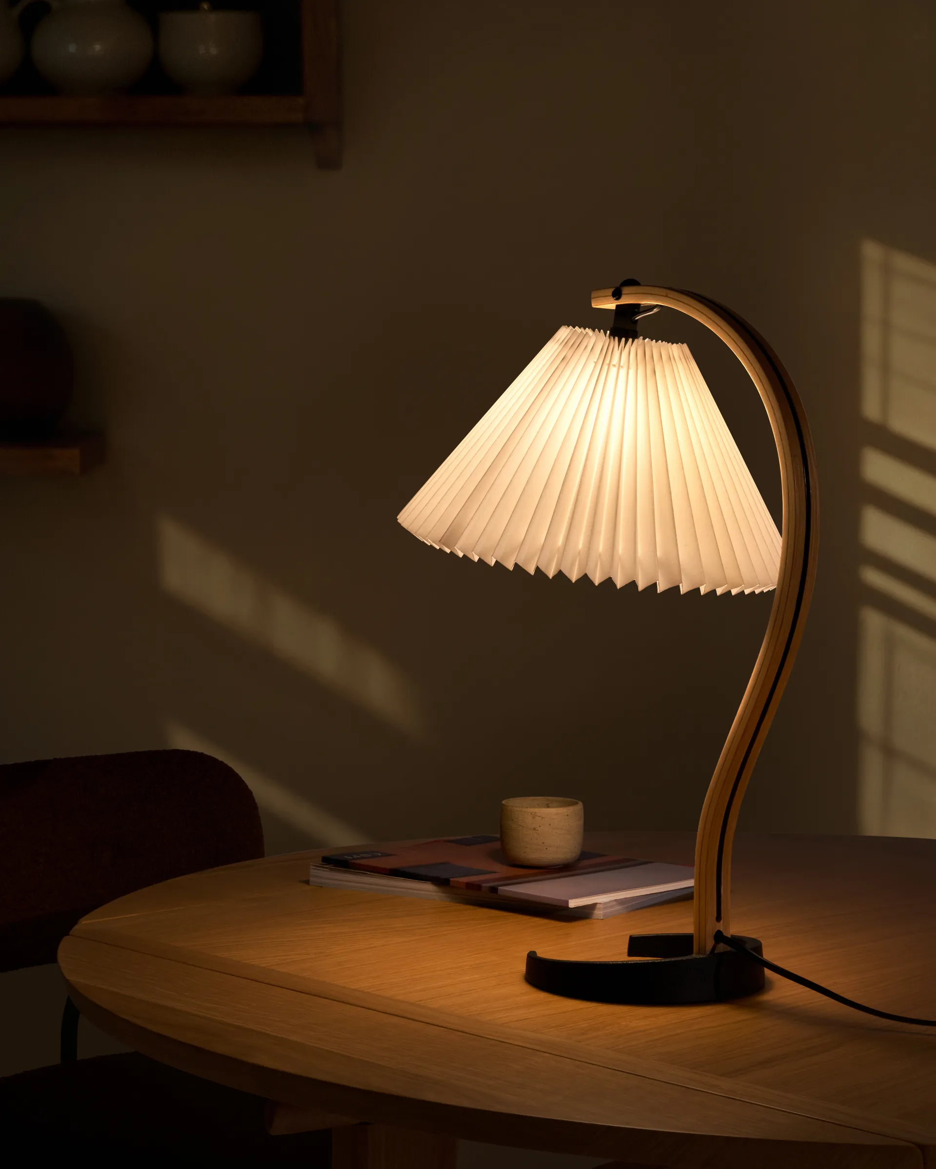 Timberline table lamp, Oak-birch-white GUBI