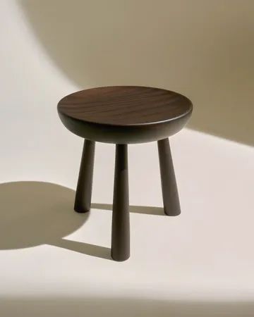 Totto stool - Dark-stained lacquered sapele, Ø31x32.6 cm - GUBI